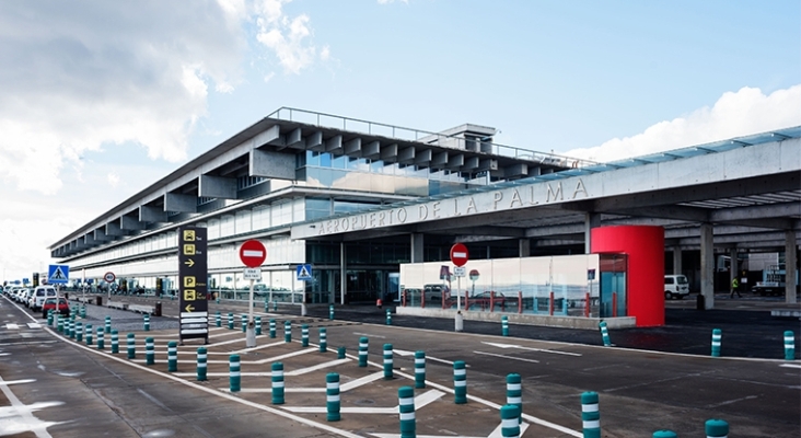 Exterior de la terminal del Aeropuerto de La Palma | Foto: Aena