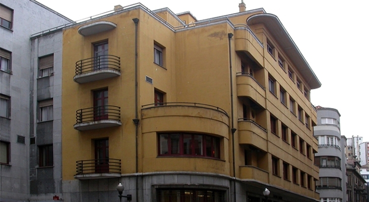Antiguo edificio de Monte de Piedad, datado en 1943, en Gijón | Foto: Fundación Docomomo Ibérico