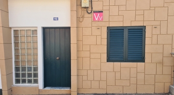 Inmueble con el cartel de vivienda vacacional (VV) en Gran Canaria | Foto: Tourinews© Inmueble con el cartel de vivienda vacacional (VV) en Gran Canaria | Foto: Tourinews©