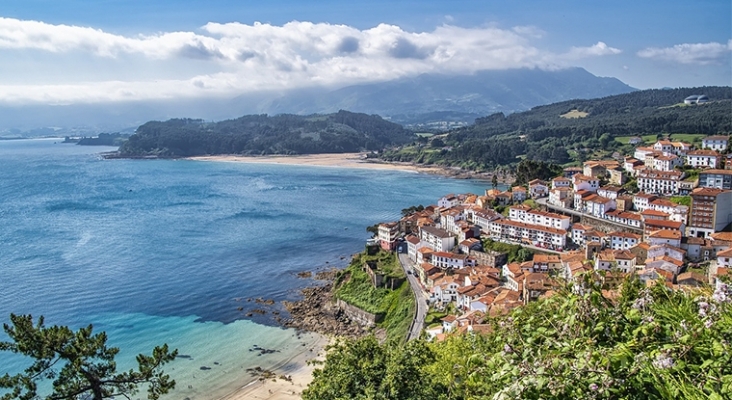 Vista de una localidad costera en Asturias | Foto: Enrique LG (CC)