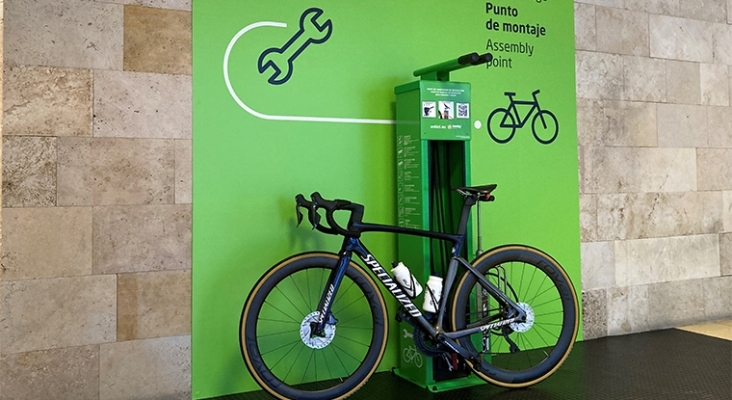 Punto de montaje de bicicletas instalado en el Aeropuerto de Girona Costa Brava | Foto: Aena