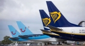 Aviones de Ryanair, en primer término, y de TUI, en segundo 