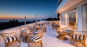 Desalojan un hotel abierto y con turistas alojados en Ibiza