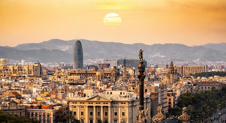 Vista de la ciudad de Barcelona durante un atardecer | Foto: Kiwi.com