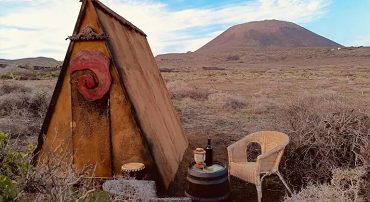 Choza de maderta ofertada como "skycabin" turística en Lanzarote | Foto: Airbnb