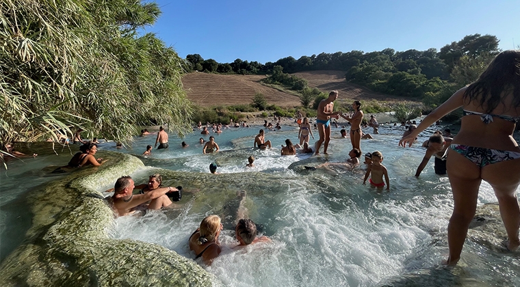 Otras perspectiva de las Cascadas del Molino de Sataurnia | Foto: Tourinews