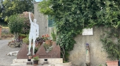 Monumento con dos placas conmemorativas en honor a Marco Pantani en Poggio Murella | Foto: Tourinews