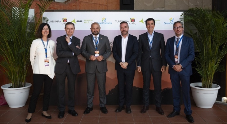 Irene Gracia Lacarra (Aena), Ignacio Biosca (Aena), Carlos Álamo (Turismo de Gran Canaria), Miguel Sanz (Turespaña), Pablo Llinares (Turismo de Gran Canaria) y Luis López Chapí (Aena)