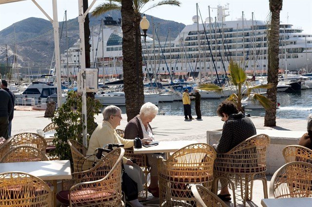  Los mayores de 50 en Reino Unido recortan gastos en viajes