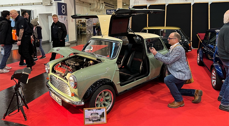 Mini modificado con apertura de puertas vertical estilo 'Gullwing' | Foto: Tourinews©