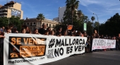 "Mallorca no se vende": Más de 10.000 personas se manifiestan en Palma contra el turismo masivo | Foto:  Banc del temps de Sencelles