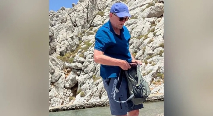 Foto de Michael Mosley en la isla de Simi (Grecia) compartida en un grupo local de Facebook