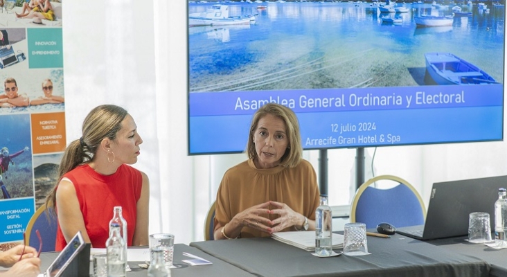 Jessica de León, Consejera de Turismo del Gobierno de Canarias, y Susana Pérez, presidenta de la Federación Turística de Lanzarote Jessica de León, Consejera de Turismo del Gobierno de Canarias, y Susana Pérez, presidenta de la Federación Turística de Lanzarote