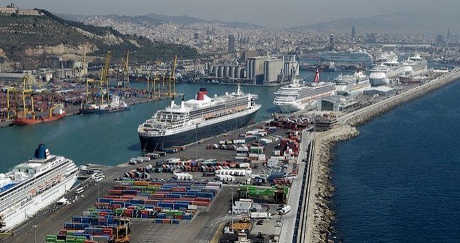 Cruceros en el puerto de Barcelona